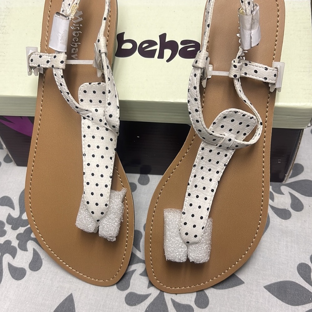 Women’s sandal thong toe